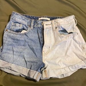Pacsun women’s jean shorts size 24.